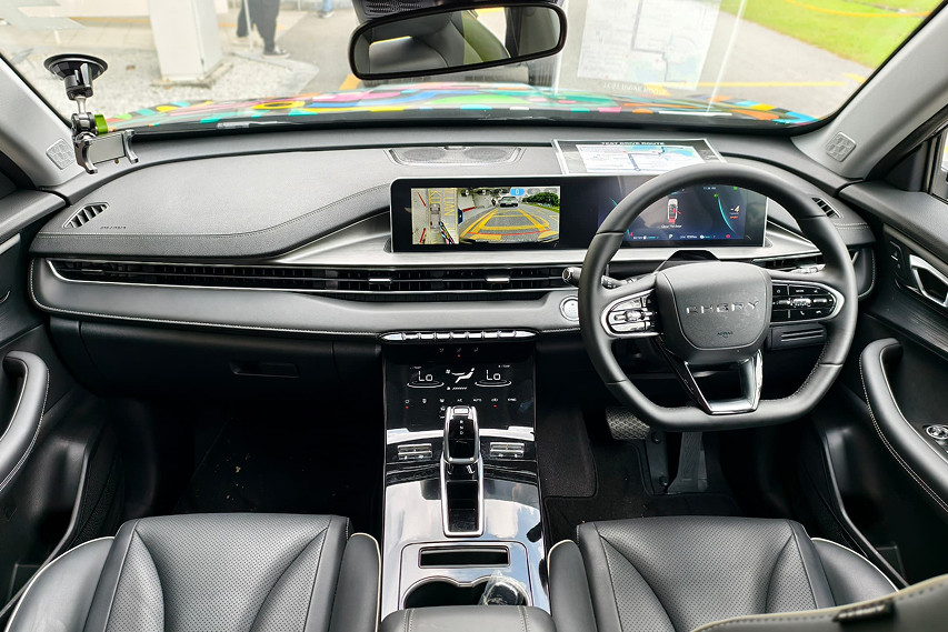 Chery Tiggo Cross hybrid interior view