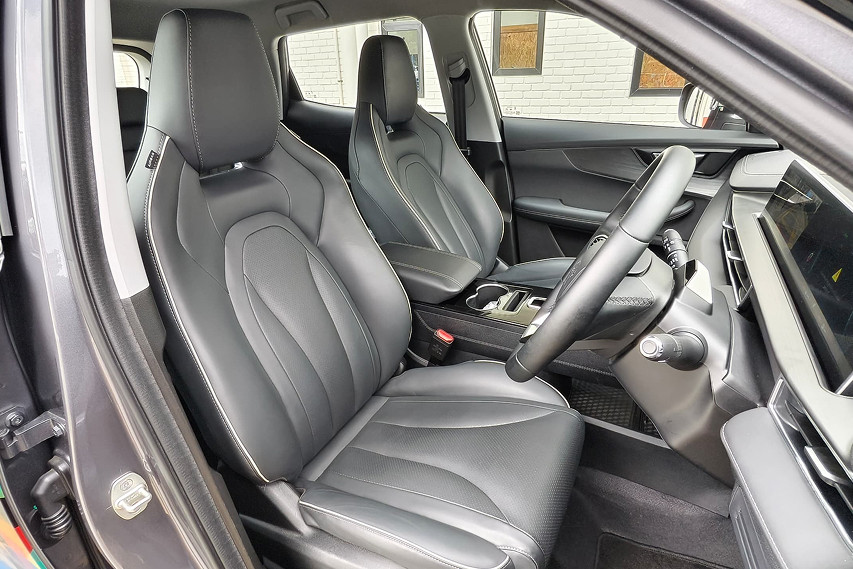 Chery Tiggo Cross front seat view