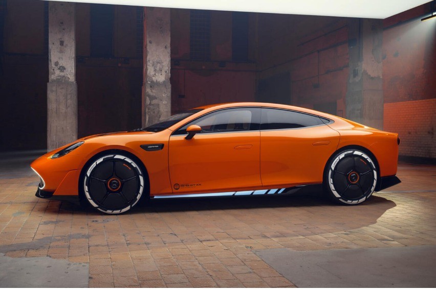 Mercedes-AMG Concept GT XX 2025 tampak samping