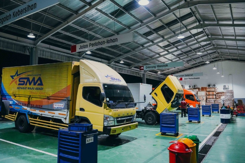 Mitsubishi Fuso Dukung Logistik 24 Jam Non-Stop dengan Bengkel Siaga Mitsubishi Fuso Dukung Logistik 24 Jam Non-Stop dengan Bengkel Siaga