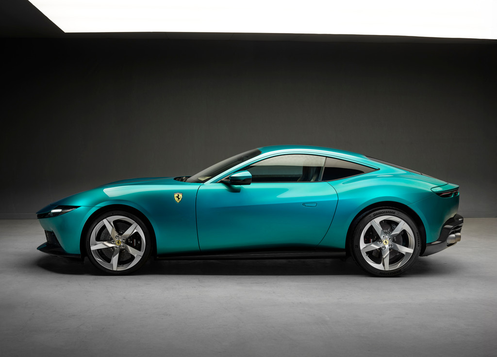 desain samping Ferrari Amalfi
