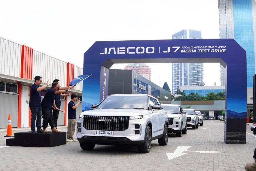 Test Drive Jaecoo J7 SHS: Efisiensi Plug-in Hybrid dan Kenyamanan Modern di Jalan Tol Test Drive Jaecoo J7 SHS: Efisiensi Plug-in Hybrid dan Kenyamanan Modern di Jalan Tol