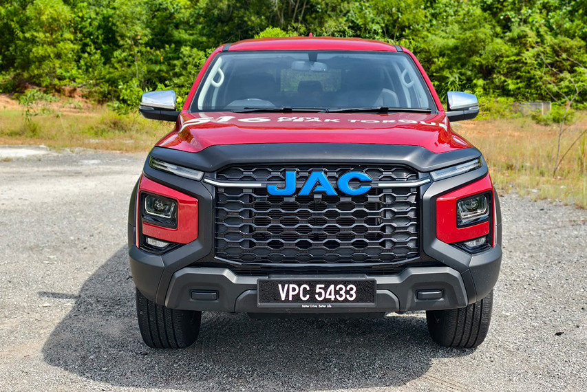 JAC T9 EV front grille view