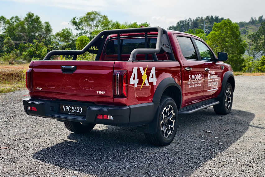 JAC T9 EV rear view