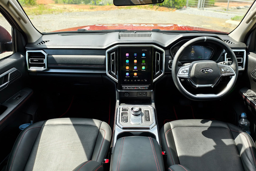 JAC T9 interior view