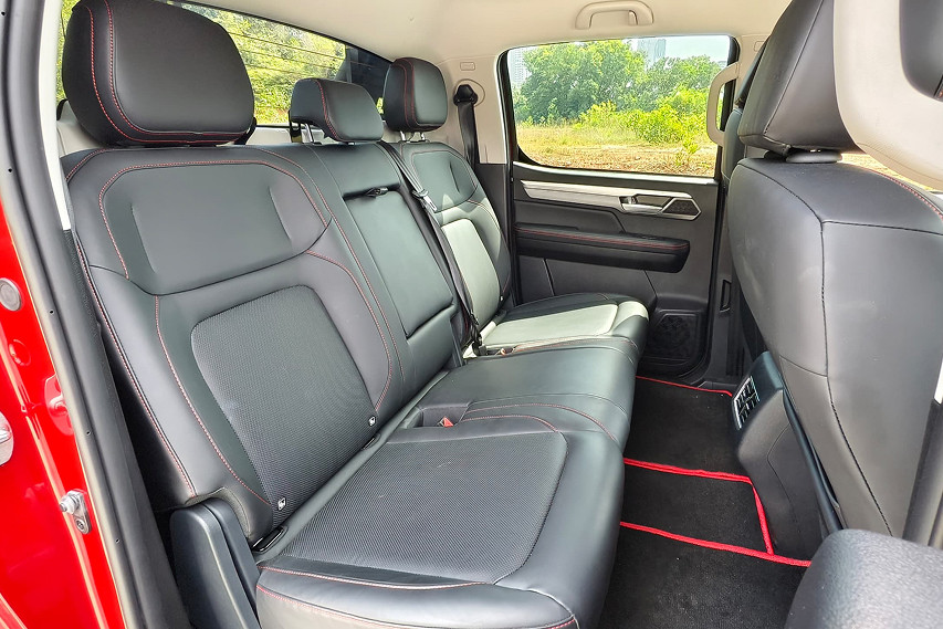 JAC T9 rear seats view