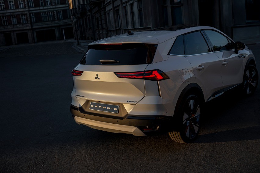 desain belakang Mitsubishi Grandis 2025