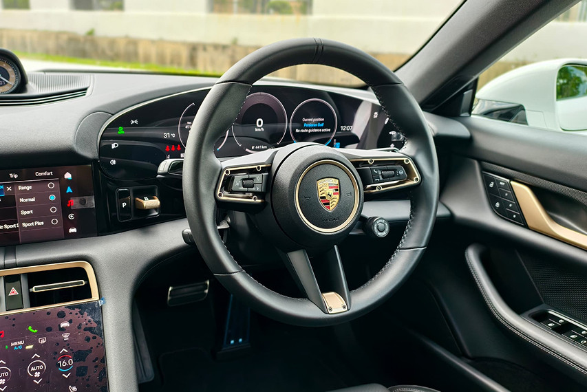 Porsche Taycan 4s steering wheel view