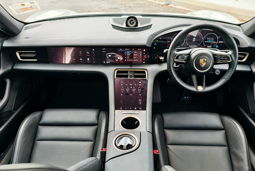 Porsche Taycan 4s infotainment screen view