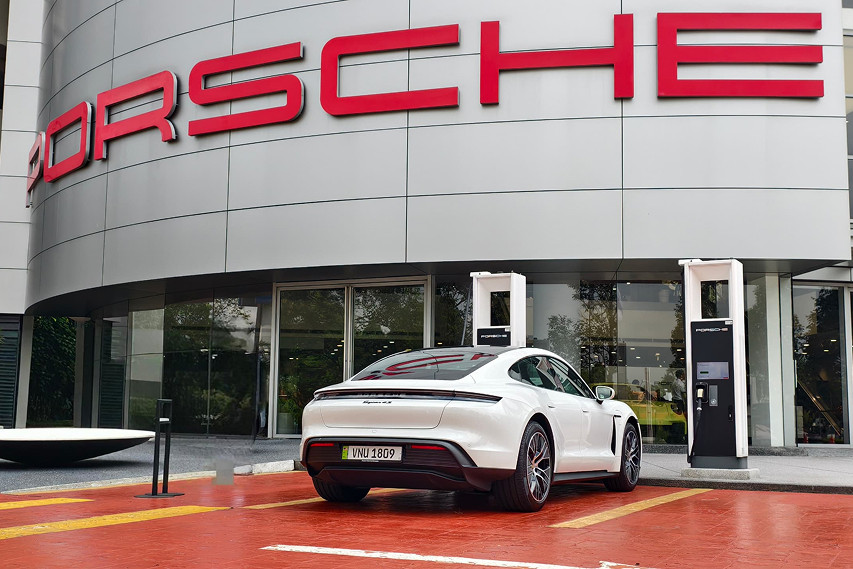 Porsche Taycan 4s charging