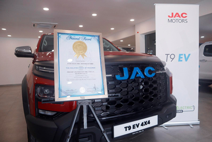 JAC T9 EV front view