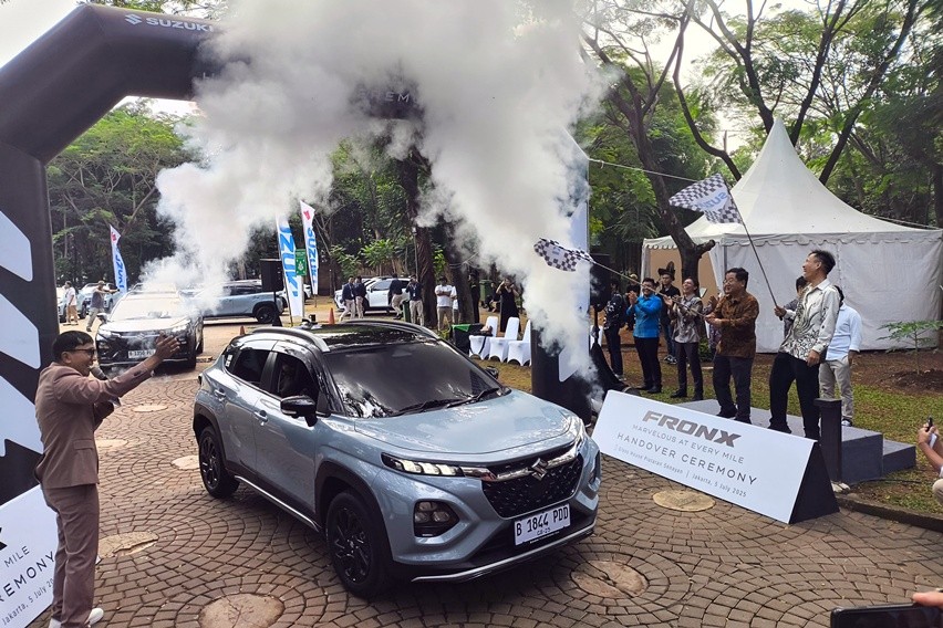 55 Unit Perdana Suzuki Fronx Resmi Diterima Konsumen 55 Unit Perdana Suzuki Fronx Resmi Diterima Konsumen