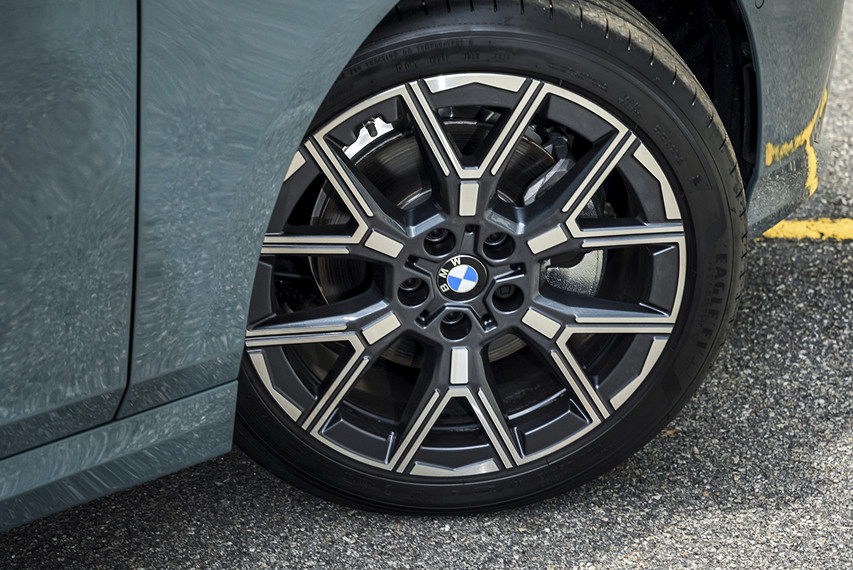 BMW 218i wheels view