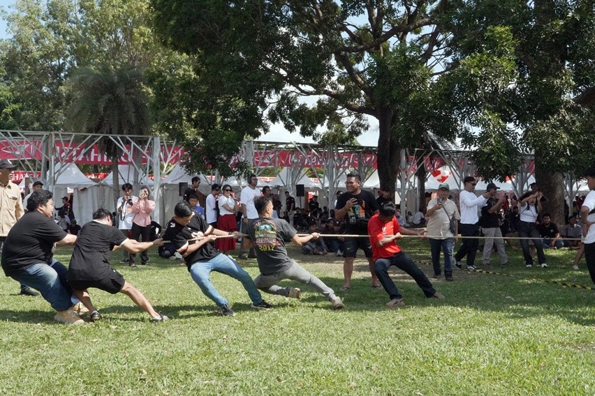 lomba tarik tambang komunitas DKS Palembang 2025
