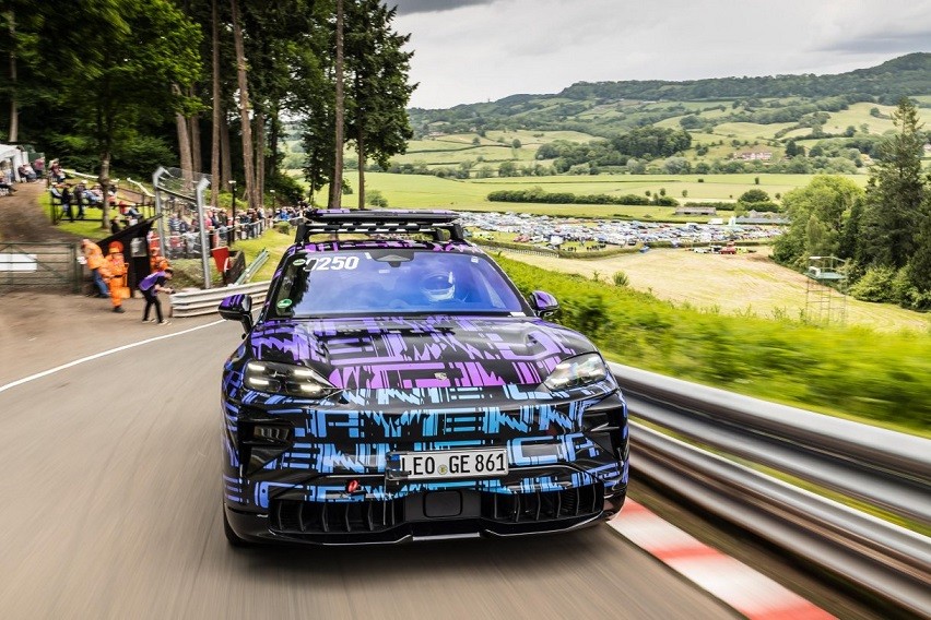 Porsche Cayenne Electric