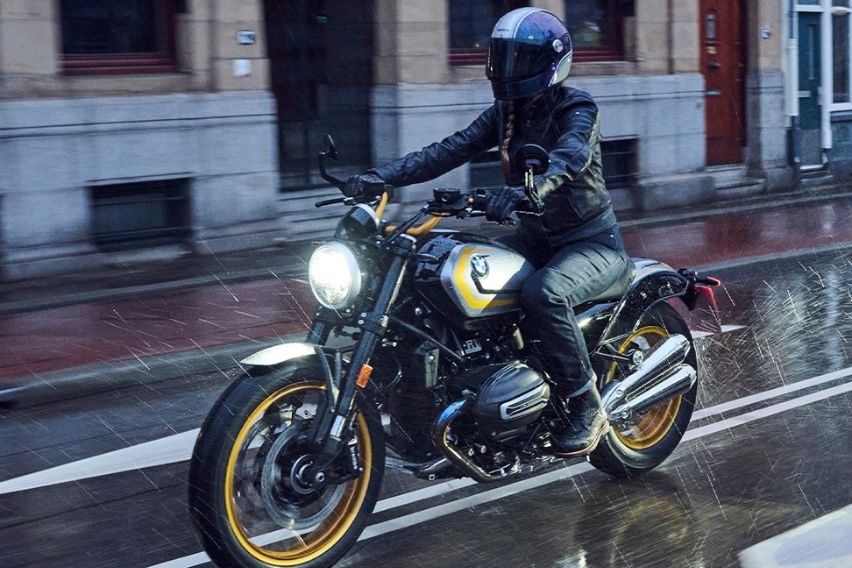 Ponchos or raincoats: which is better for riding?