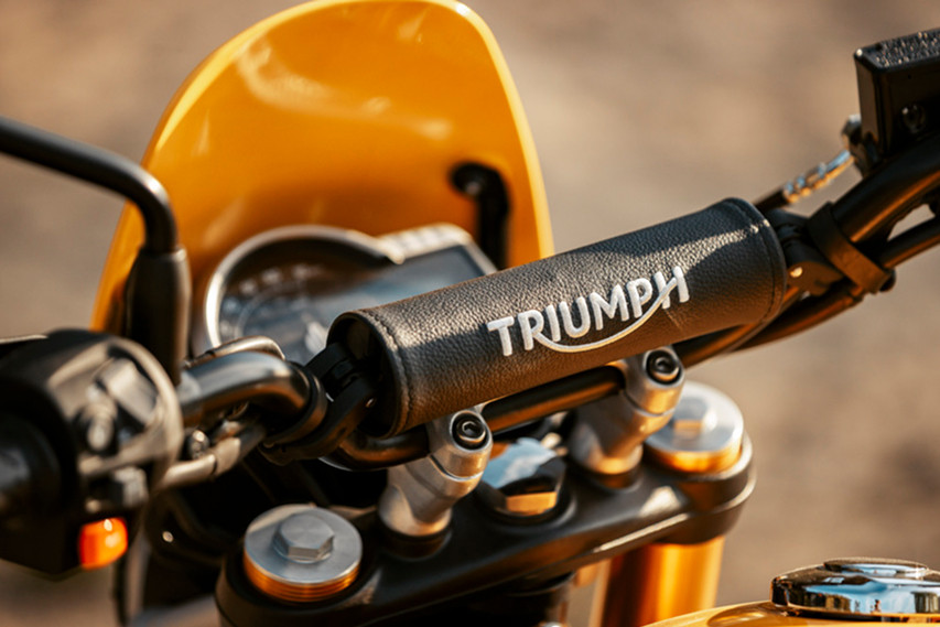Triumph Scrambler 400xc cockpit view