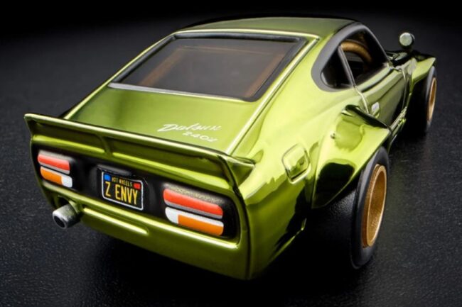 2025/07/hot-wheels-exclusive-datsun-240z-5.jpg