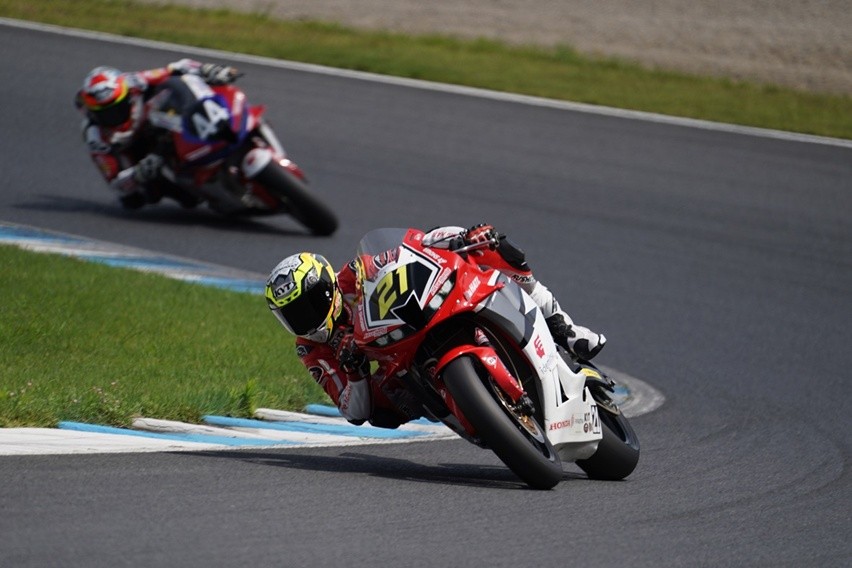 Pembalap Astra Honda Naik Podium di ARRC dan Red Bull MotoGP Rookies Cup Pembalap Astra Honda Naik Podium di ARRC dan Red Bull MotoGP Rookies Cup
