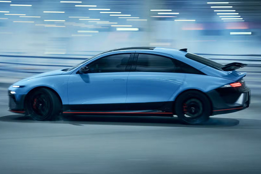 Hyundai Ioniq 6 N side