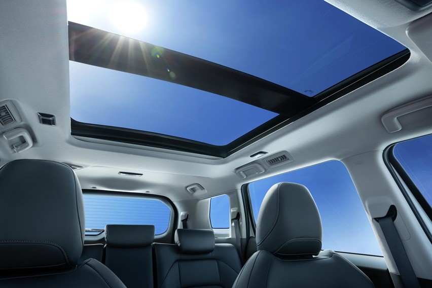 panoramic sunroof Mitsubishi Destinator