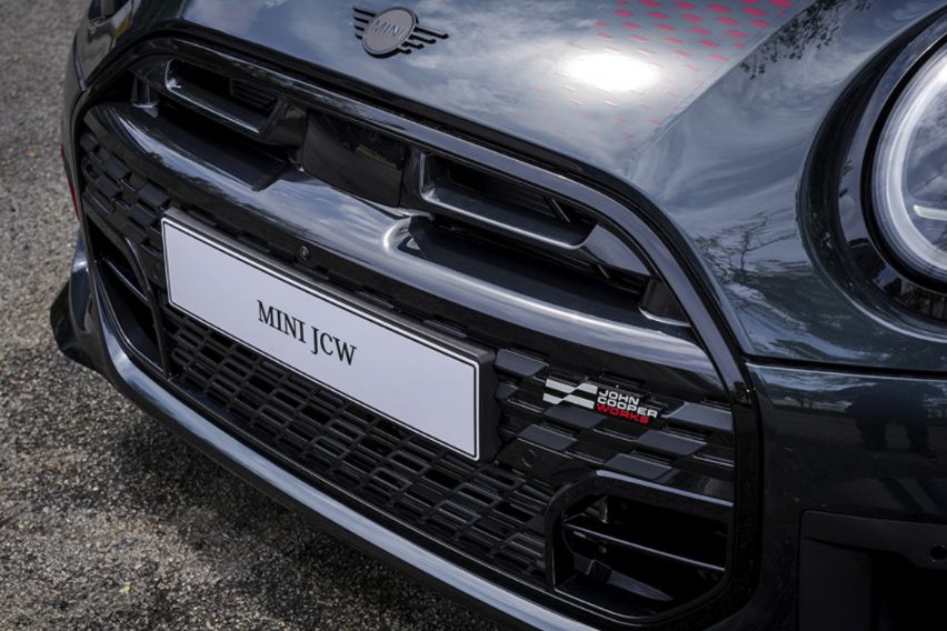 MINI JCW grille view