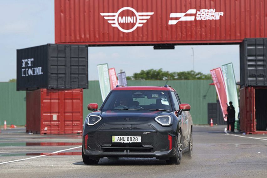 MINI Countryman JCW front view