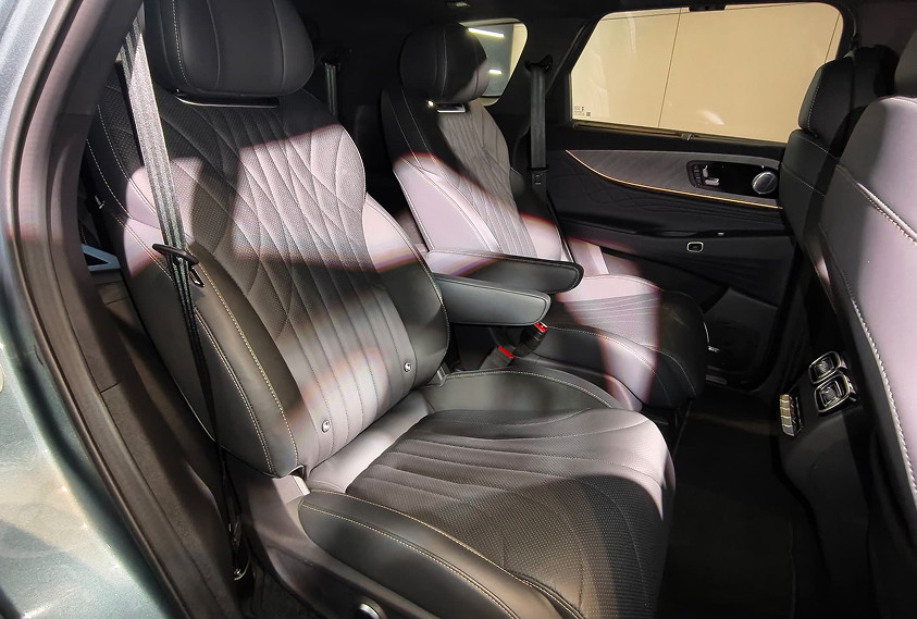 Jaecoo J8 rear seats view