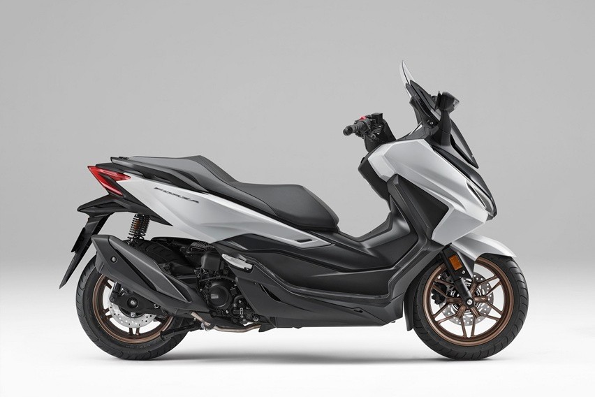 Honda Forza 2025 Tampil dengan Panel Meter TFT Baru dan Warna Eksklusif