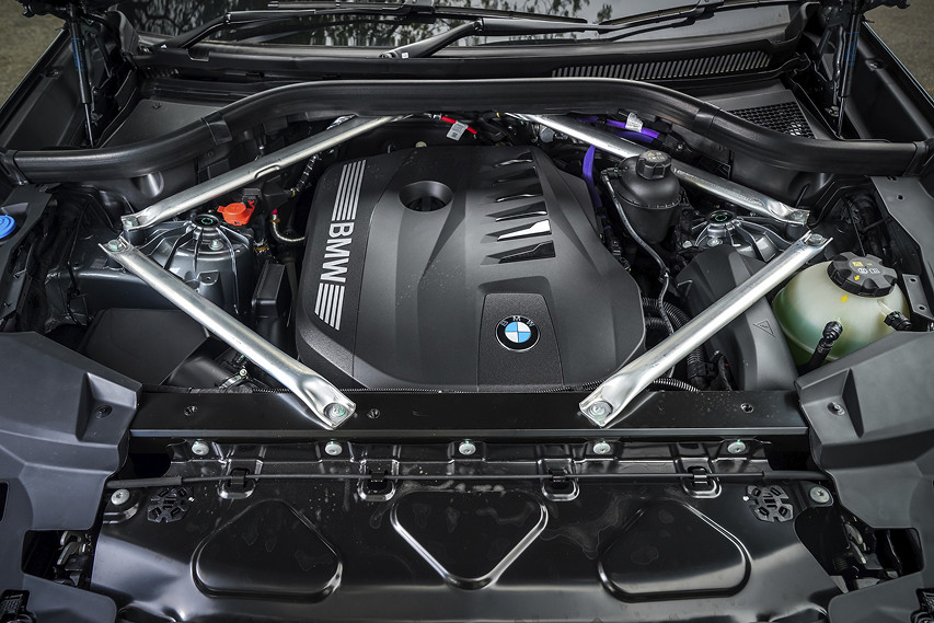 2025 BMW X5 engine view