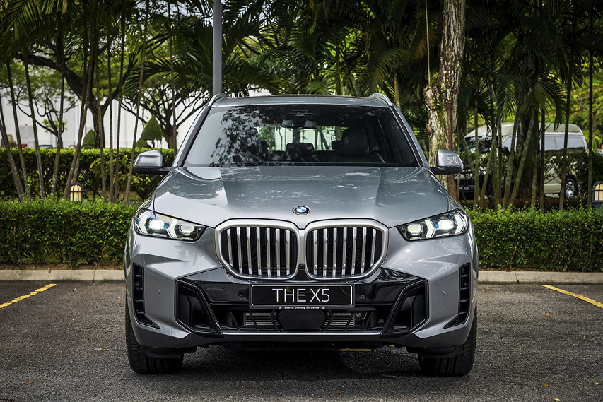 2025 BMW X5 front view
