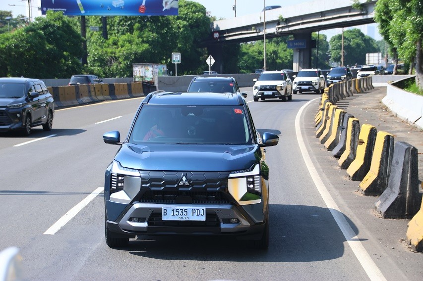 desain depan Mitsubishi Destinator
