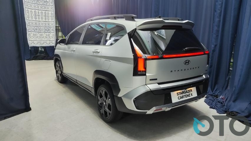 desain belakang Hyundai Stargazer Cartenz X