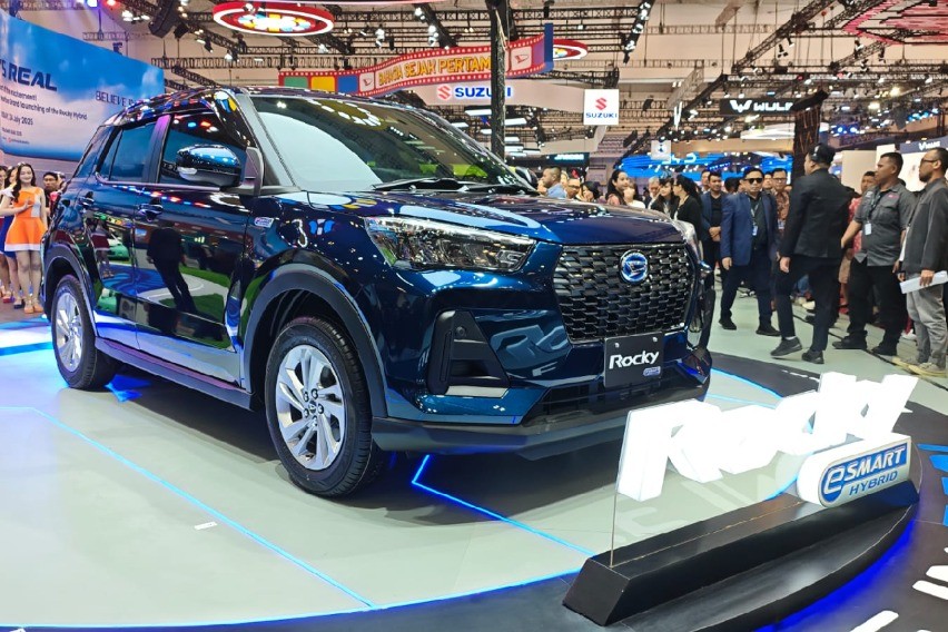 Daihatsu Rocky e-Smart Hybrid