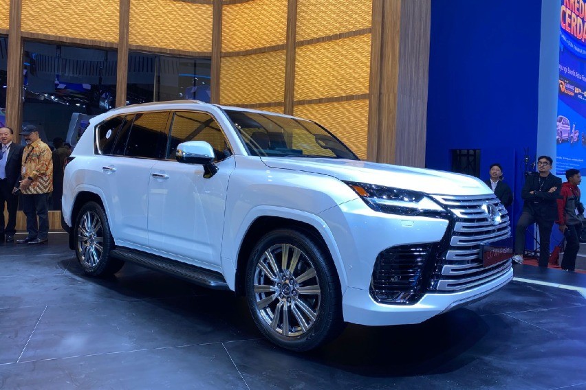 Lexus LX700h