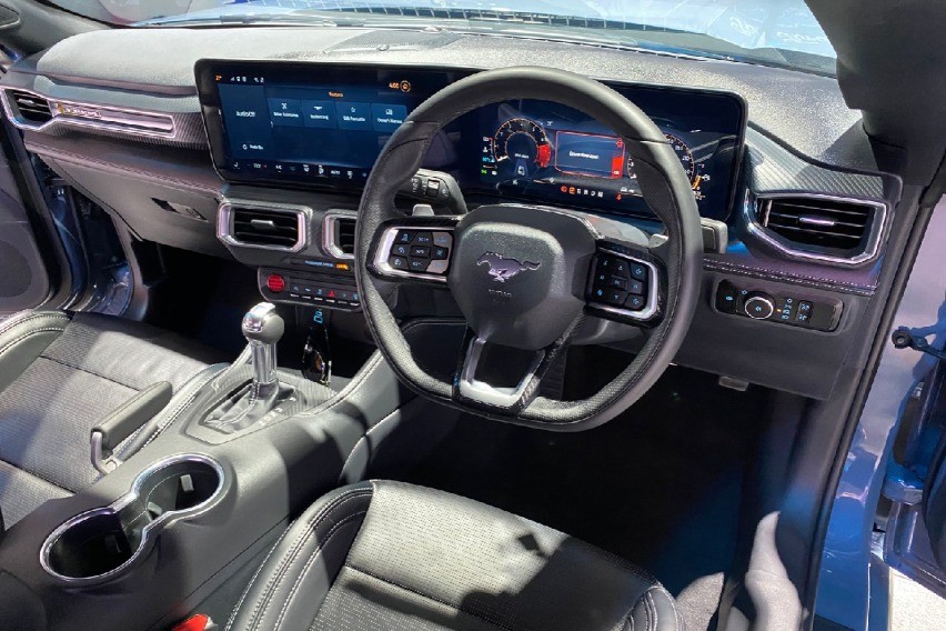 interior Ford Mustang