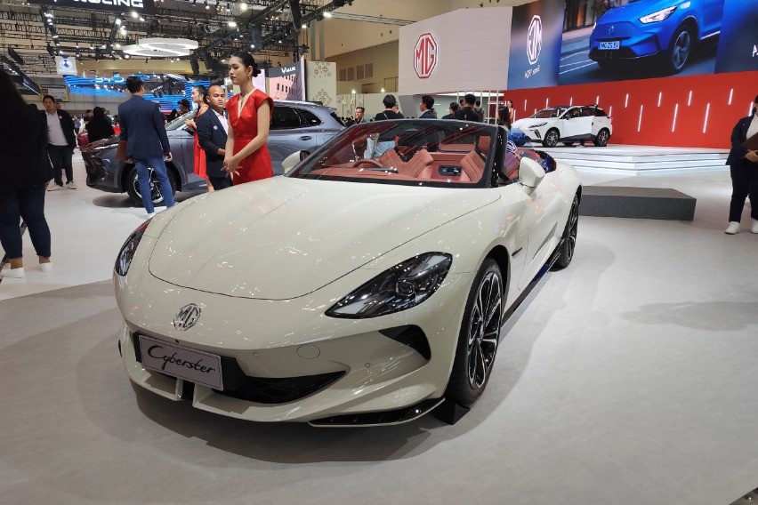 New color MG Cyberster