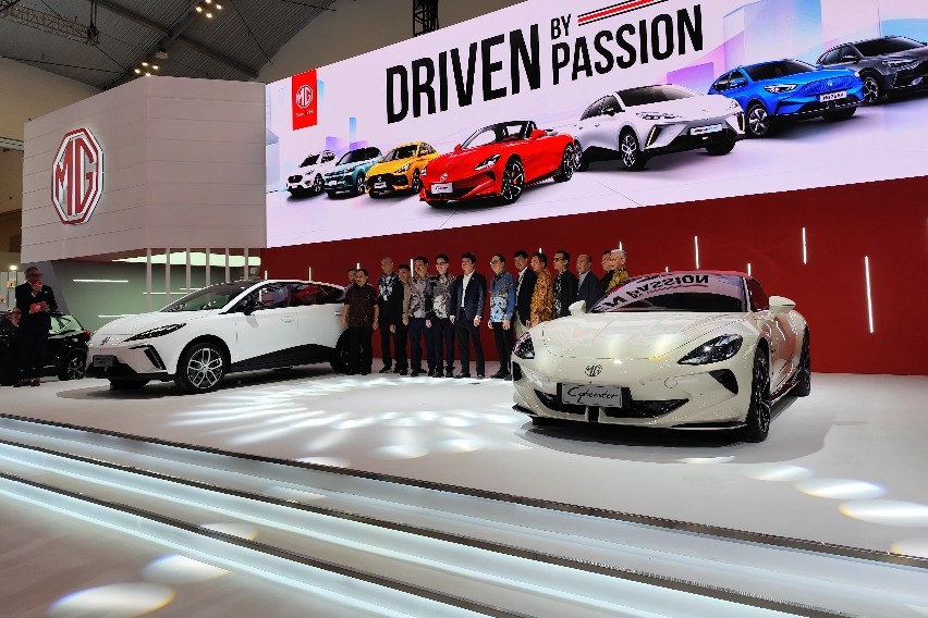 MG Motor Indonesia Rilis MG4 EV Edisi Terbatas dan Warna Baru Cyberster di GIIAS 2025