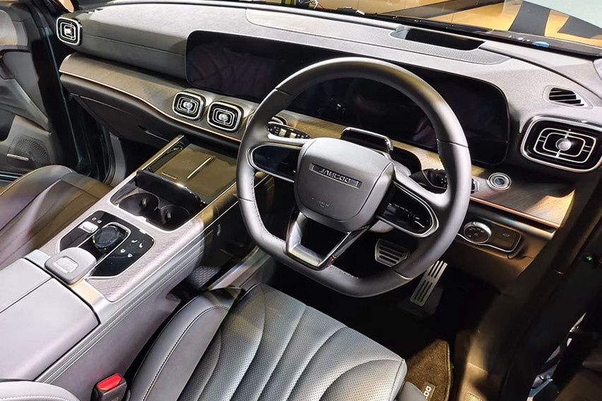 Jaecoo J8 interior