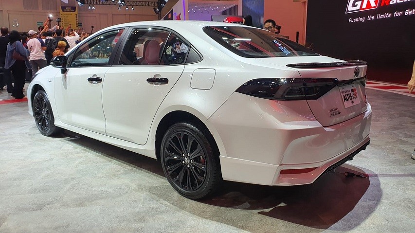 Toyota Corolla Altis HEV GR-S (3)