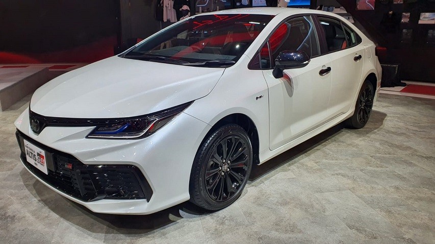 Toyota Corolla Altis HEV GR-S (3)