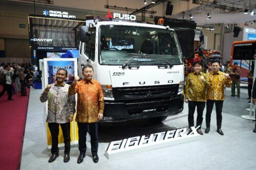 Mitsubishi Fuso Pamerkan EV Mobile Charger dan Varian Fighter-X Anyar di GIIAS 2025 Mitsubishi Fuso Pamerkan EV Mobile Charger dan Varian Fighter-X Anyar di GIIAS 2025
