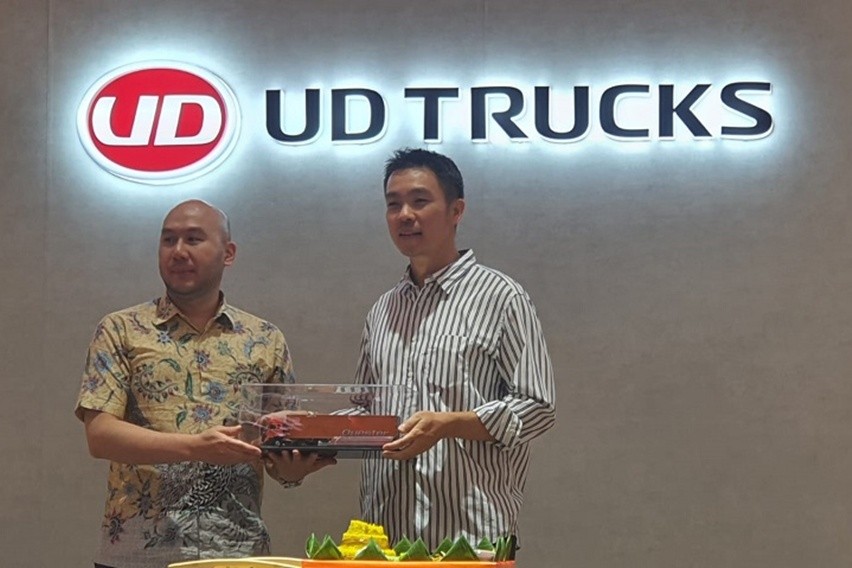 Serah terima UD Trucks Quester GKE 280 EURO 5