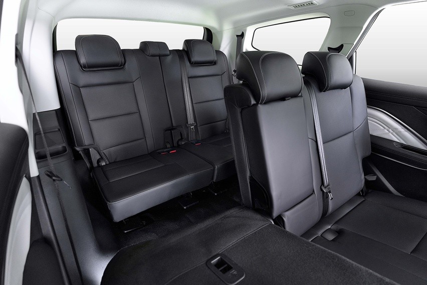 Aletra L8 EV 8-seater GIIAS 2025