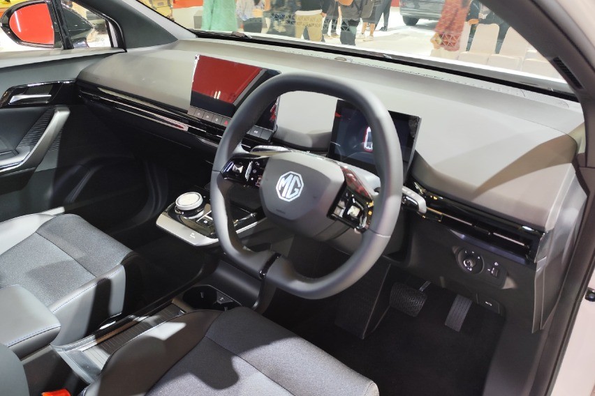 interior mg 4 ev max