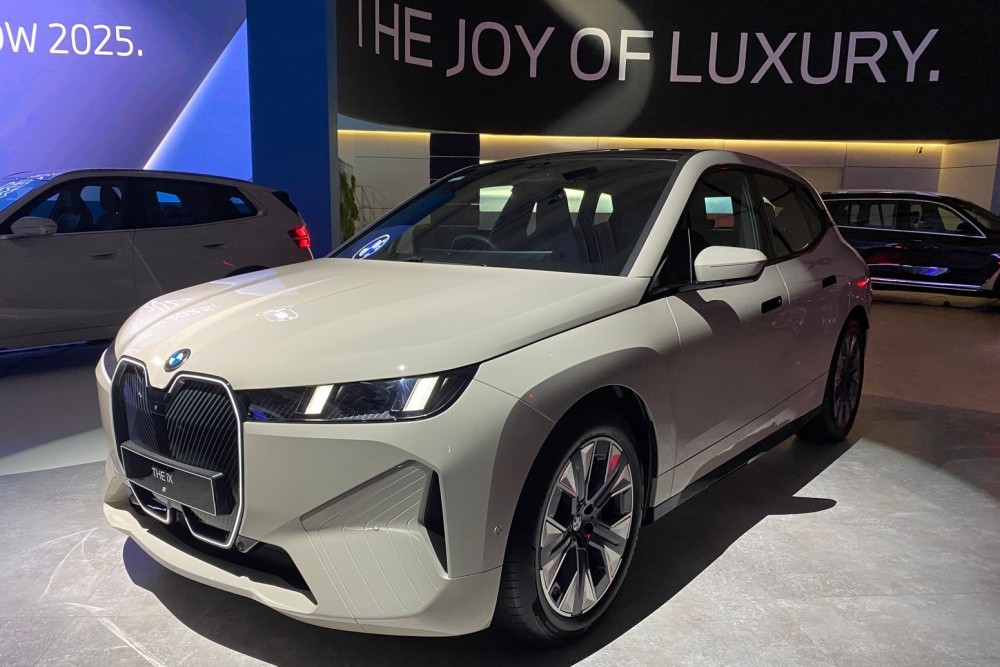 New BMW iX xDrive45