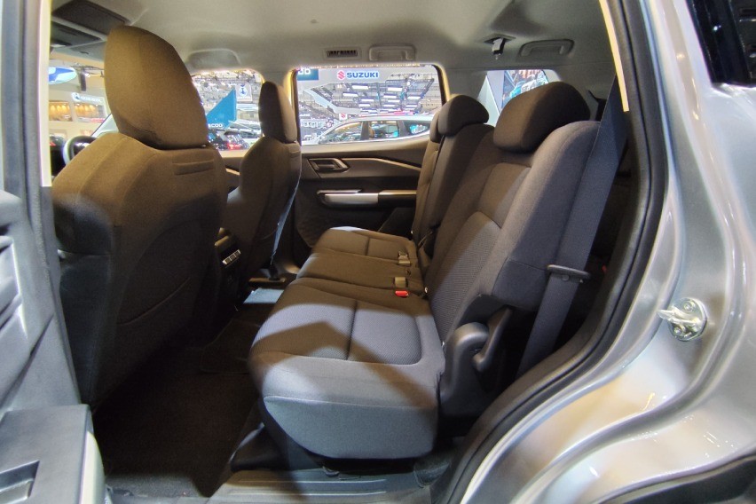 kursi belakang Mitsubishi Destinator GLS CVT