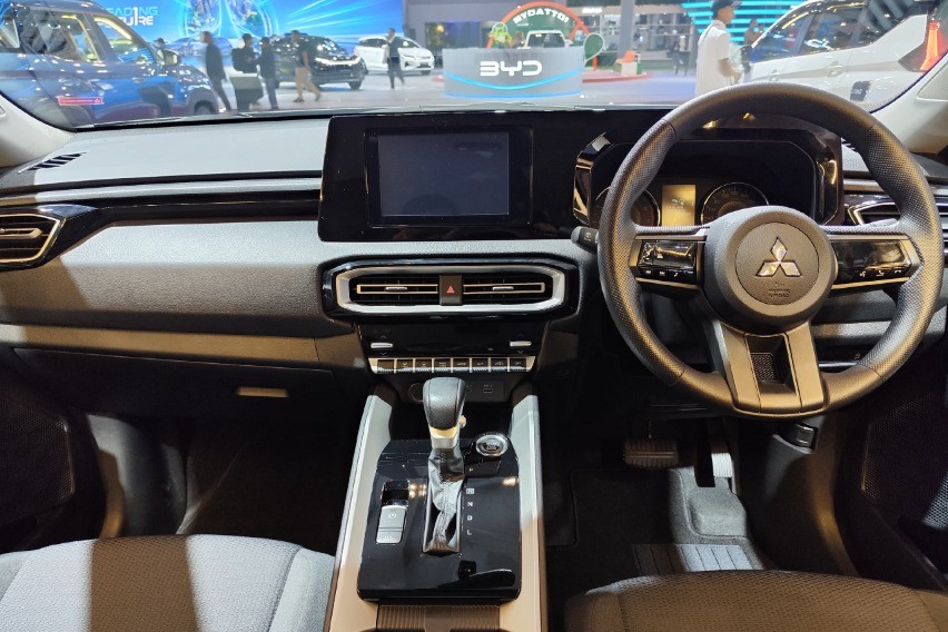 interior Mitsubishi Destinator GLS CVT