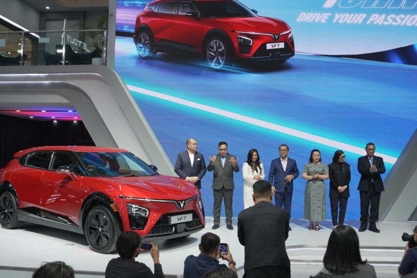 Suasana peluncuran VinFast VF 7 di GIIAS 2025