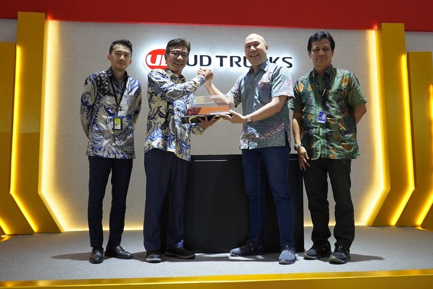 Perkuat Keandalan Armada BBM, Astra UD Trucks dan Patra Logistik Teken MoU di GIIAS 2025